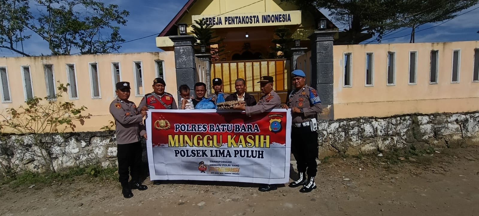 Polsek Lima Puluh gelar “Minggu Kasih”, bagikan sembako kepada mitra polsek dan tokoh agama
