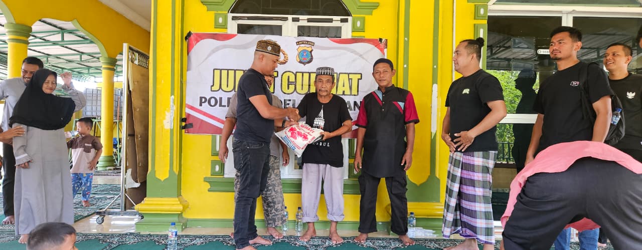 Satres Narkoba Polresta Deli Serdang gelar Jumat Curhat dan berikan tali asih kepada anak yatim