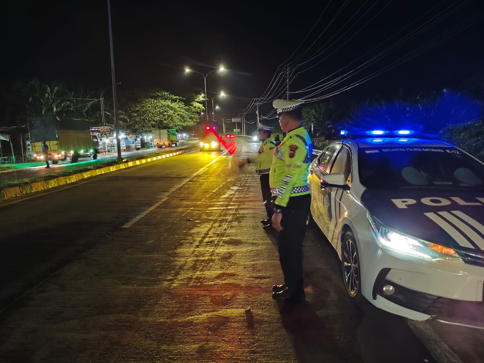 Personel Sat Lantas Polres Batu Bara gelar patroli Blue Light, antisipasi gangguan Kamseltibcarlantas di lokasi strategis