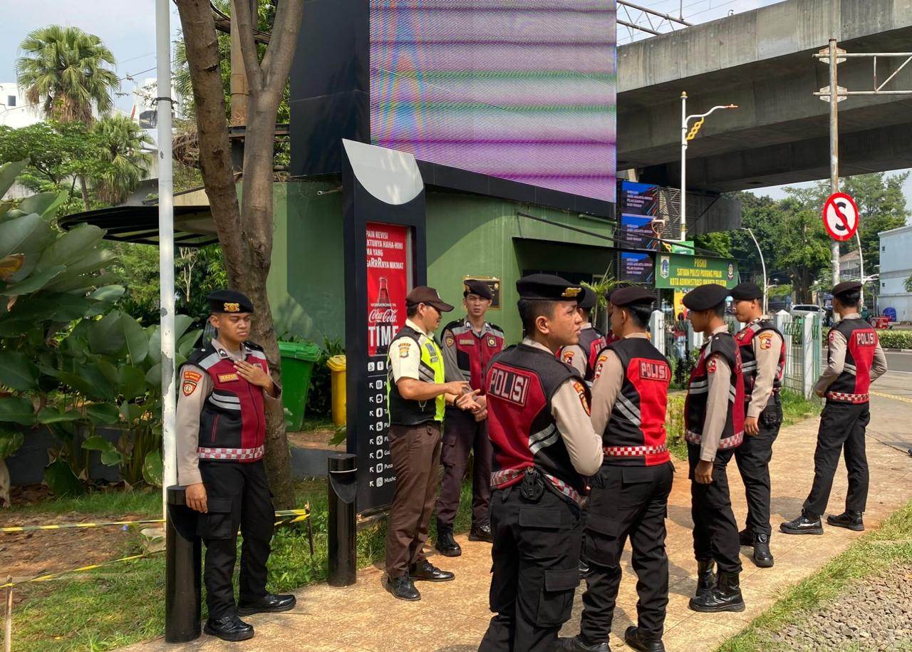 Sambangi Warga Jakarta Selatan, Detasemen Perintis Pastikan Situasi Kamtibmas Aman Terkendali