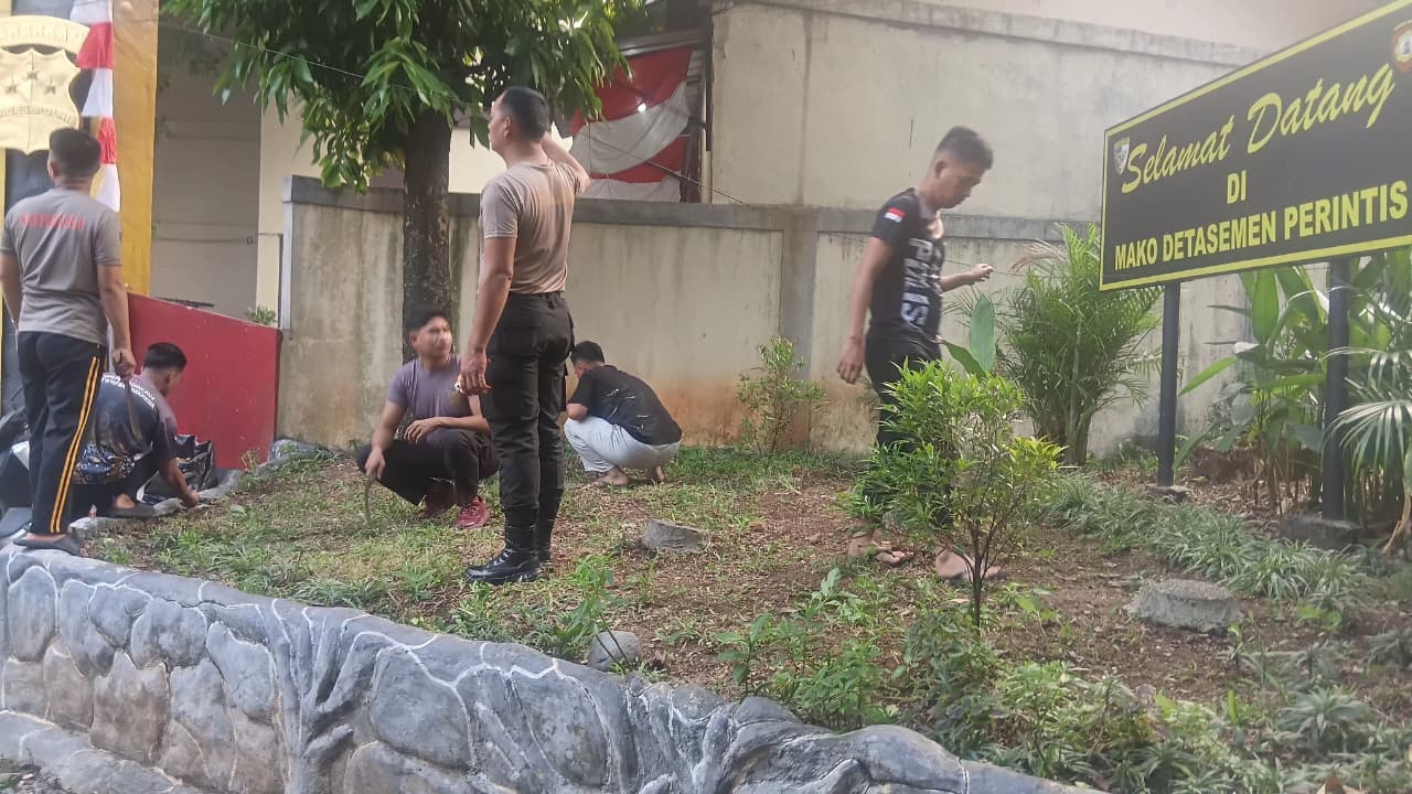Wujudkan Lingkungan Kerja Sehat Sesuai Arahan Presiden, Korps Sabhara Polri Gelar Kurve Sore Hari