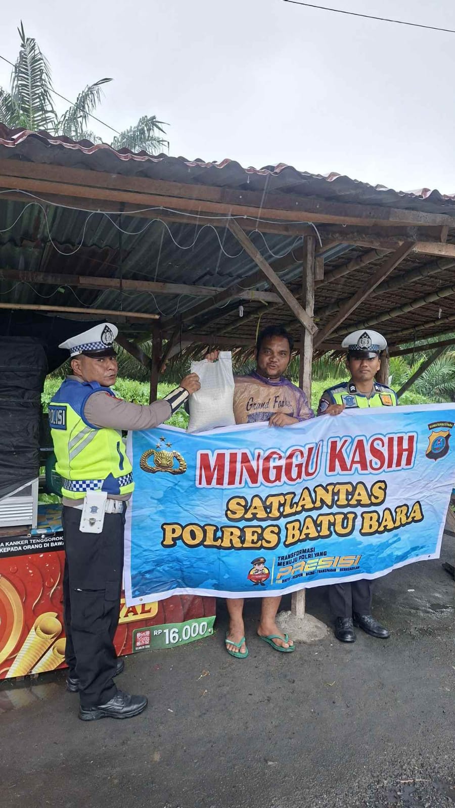 Satlantas Polres Batu Bara Gelar Minggu Kasih, Berbagi Sembako dan Patroli Antisipasi Kemacetan   
