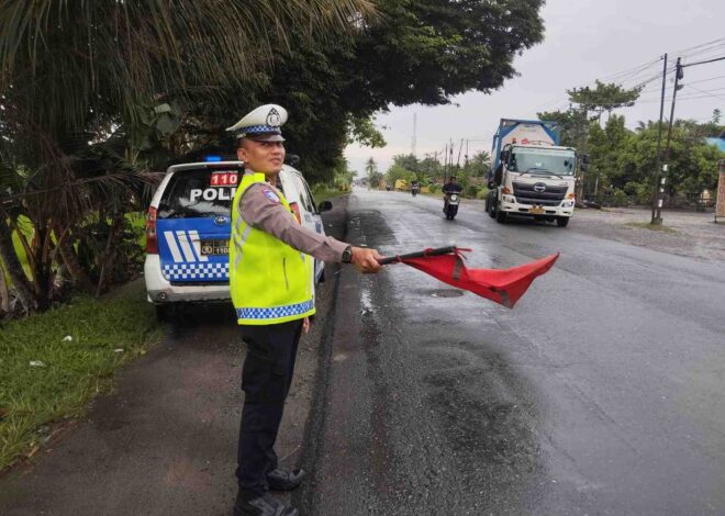 Satlantas Polres Batu Bara Laksanakan Patroli Jalinsum dan Kibas Bendera Merah di Lokasi Rawan, Kegiatan Aman Lancar   