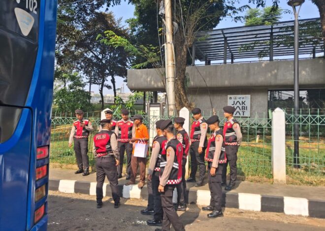 Aksi Humanis Patroli Perintis Baharkam Polri: Bantu Lansia Telantar di Blok M Pulang Kampung   