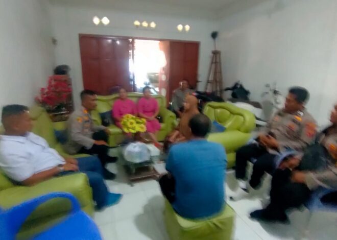 Kapolsek Medang Deras Jenguk Personil Sakit AIPTU Riduan Rivai, Berikan Tali Asih dan Doa Cepat Sembuh   