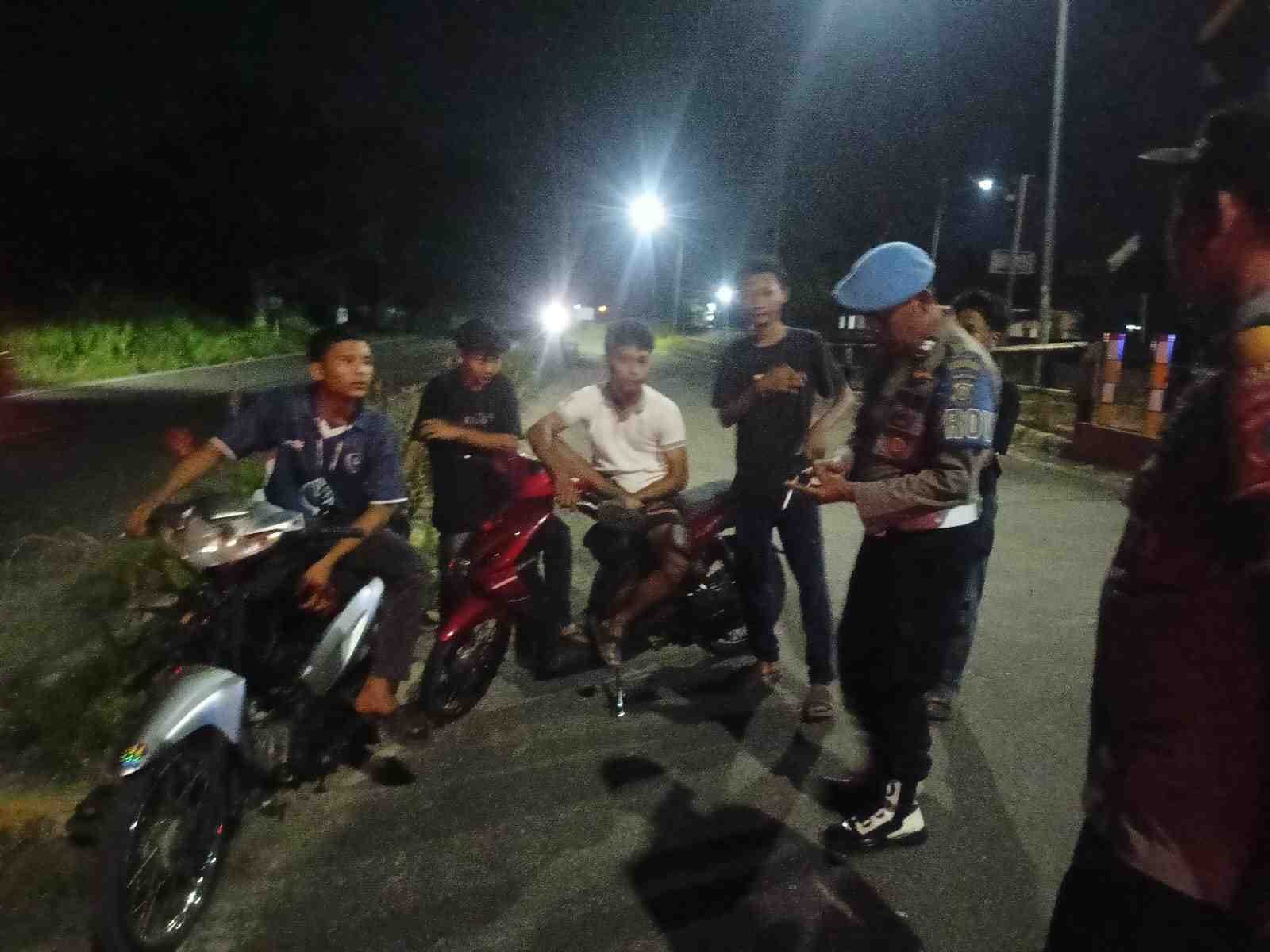 Polsek Air Putih Laksanakan Patroli Malam Senin – Antisipasi Balap Liar dan Begal di Jalinsum hingga Aces Road Inalum   