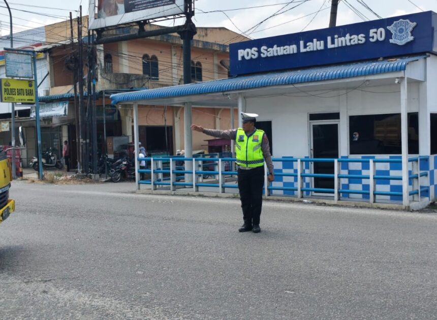 Sat Lantas Polres Batu Bara Laksanakan Gatur Siang di Pos Lantas Lima Puluh – Kegiatan Aman Lancar   