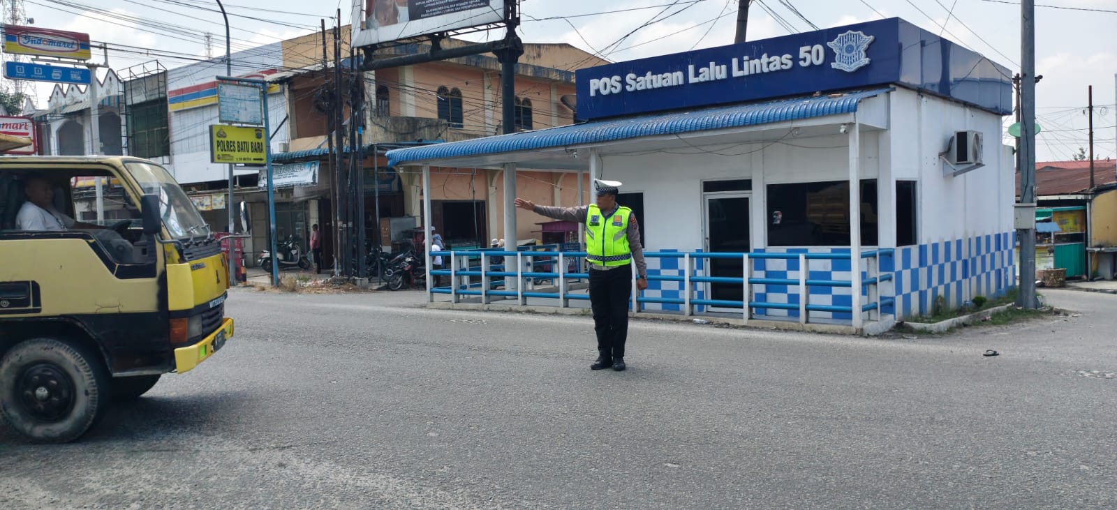 Sat Lantas Polres Batu Bara Laksanakan Gatur Siang di Pos Lantas Lima Puluh – Kegiatan Aman Lancar   