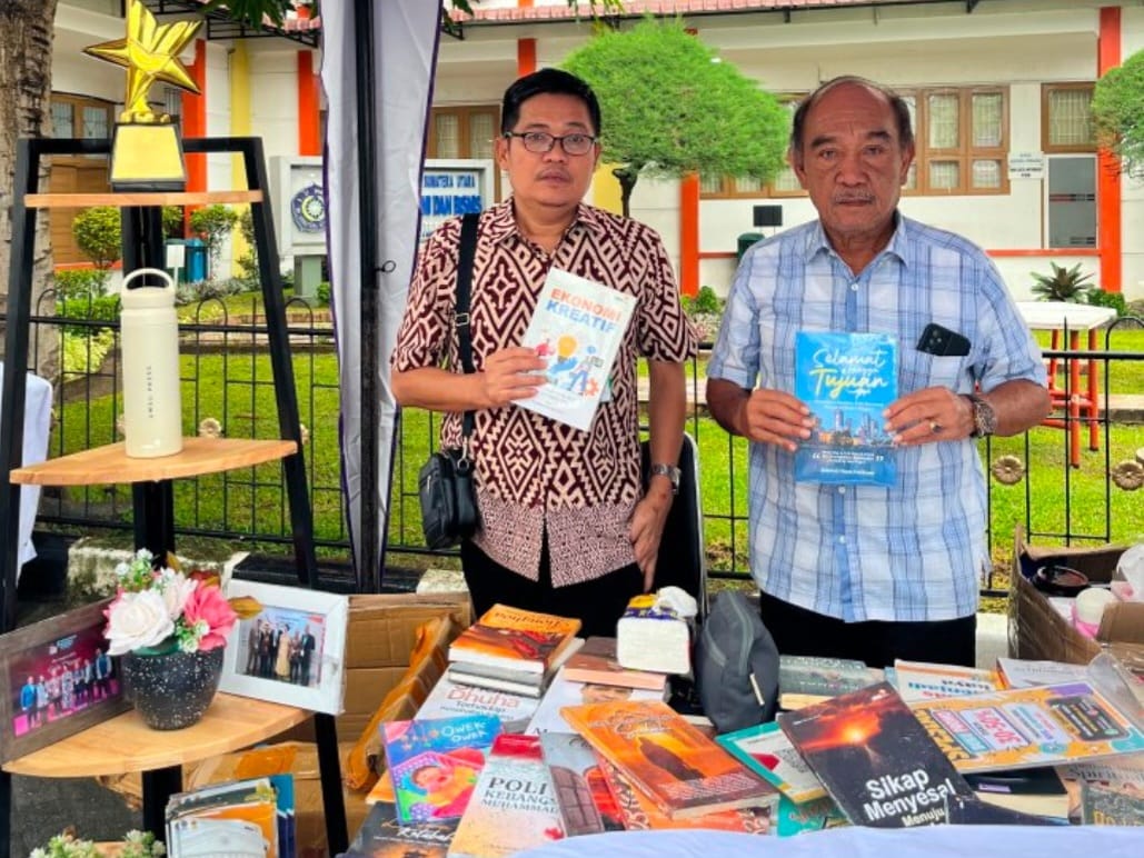 UMSU Pres Pamerkan Buku Penulis Sumut Dalam Milad FEB Dan Jual Buku Murah Di Kampus Muchtar Basri   