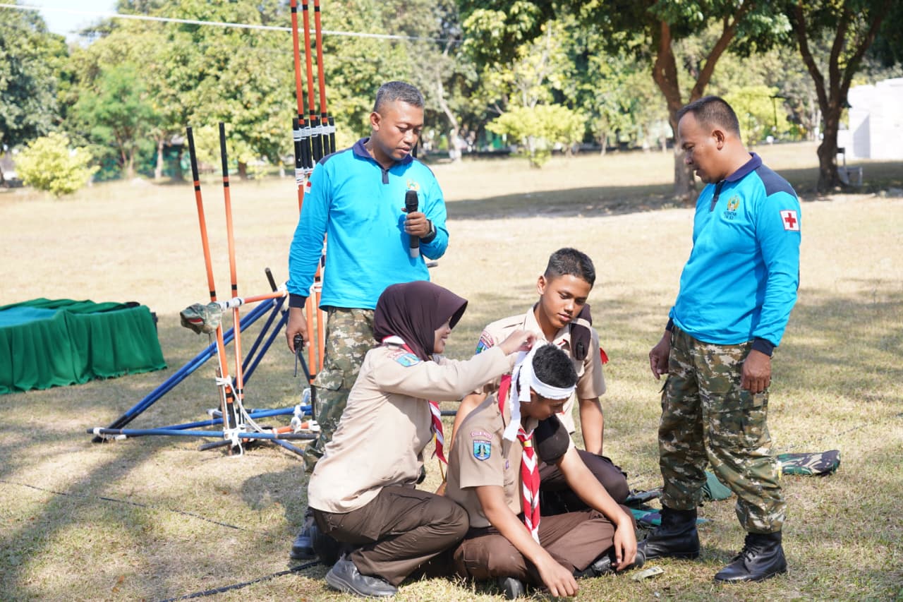 Bentuk Generasi Tangguh, Persami KKRI Kodim 0808/Blitar Bekali Pelajar Materi Bela Negara Hingga Survival   