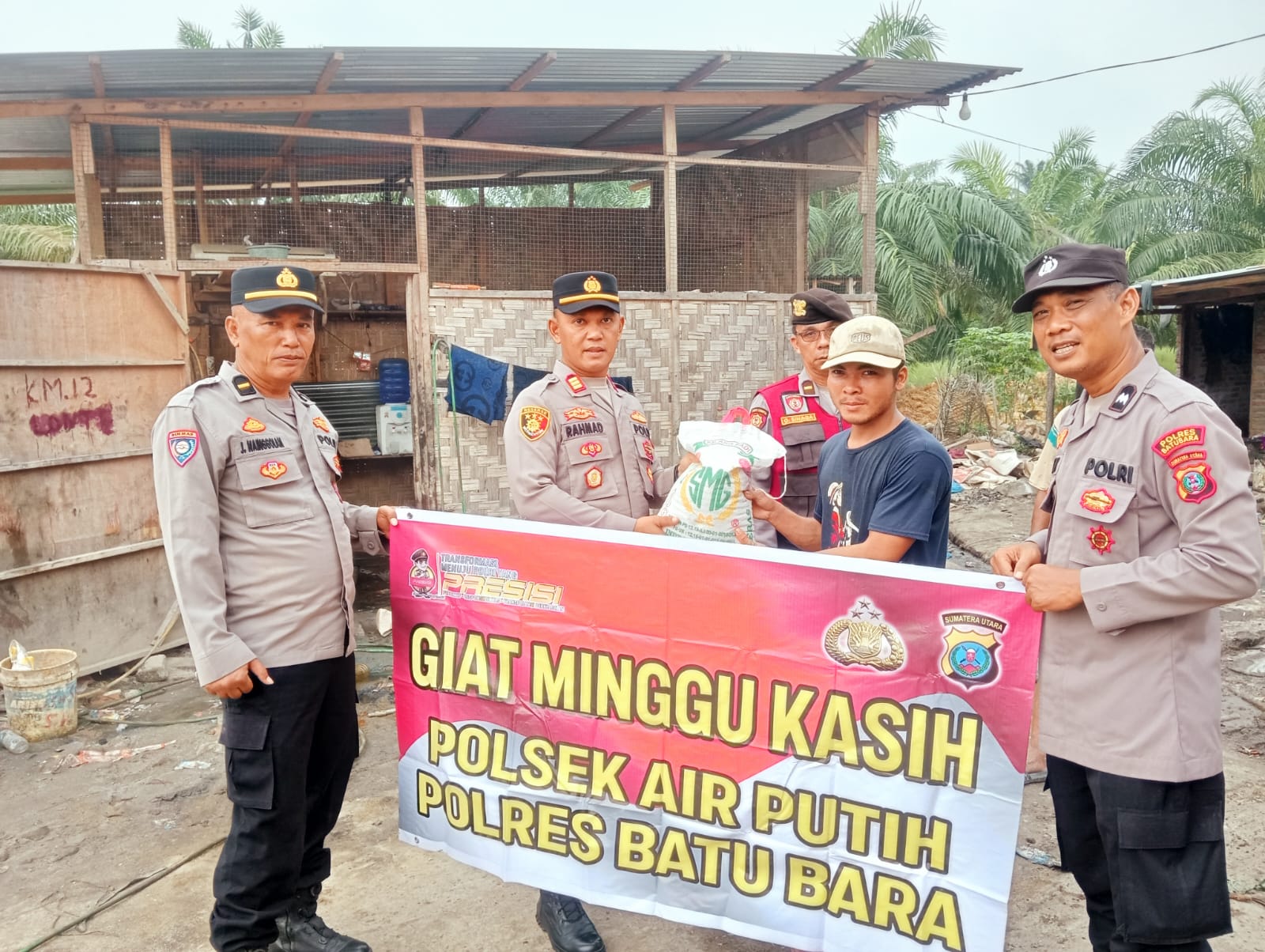 Polsek Air Putih Gelar Minggu Kasih – Berikan Bantuan Sembako Kepada Warga Kurang Mampu di Desa Tanjung Gading   