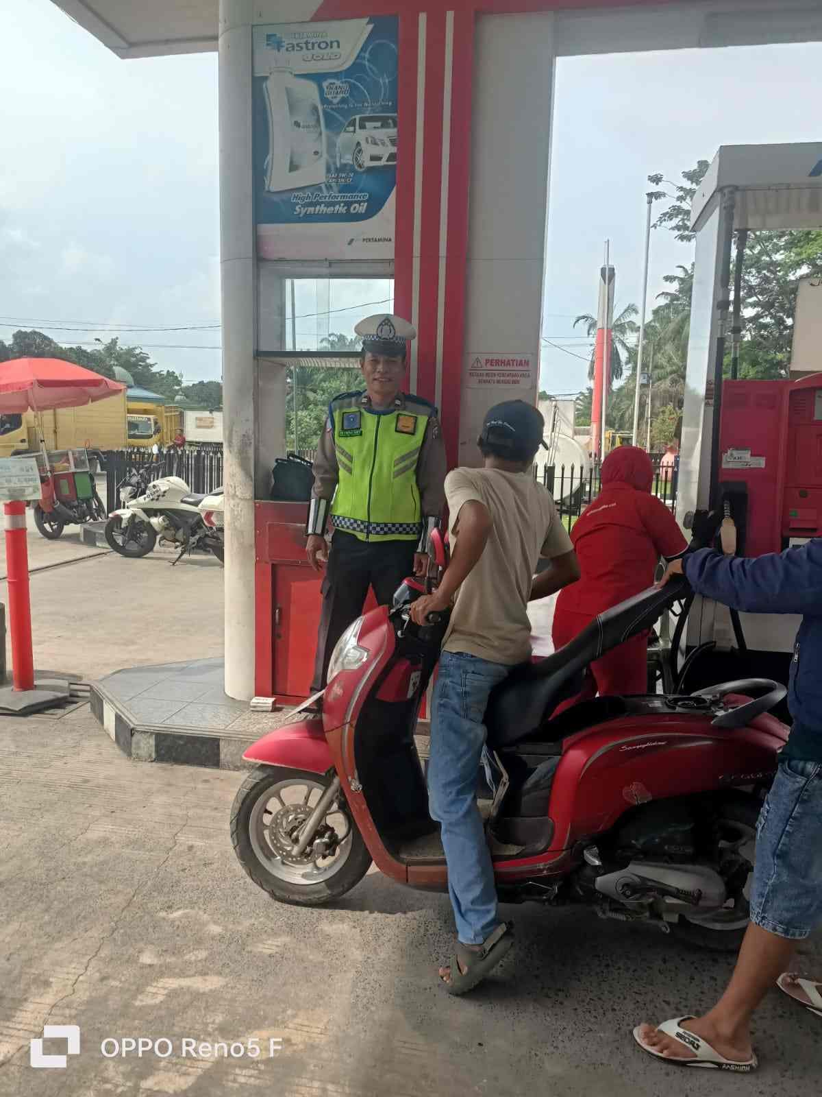 Satlantas Pos Sei Bejangkar Lakukan Patroli Jalinsum – Kibas Bendera Merah di Lokasi Rawan, Kegiatan Aman Lancar   