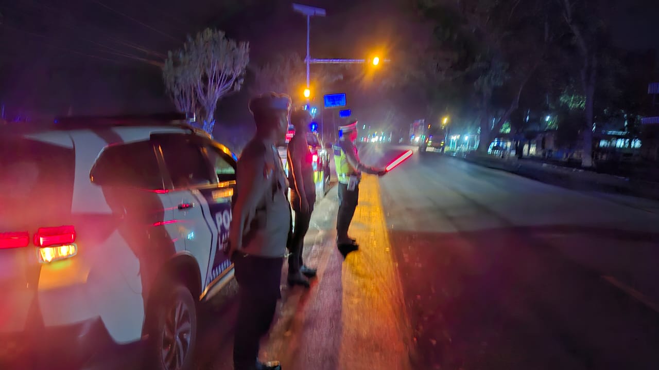 Satlantas Polres Batu Bara Laksanakan Patroli Blue Light di Jalinsum Medan-Kisaran – Kegiatan Aman Lancar   