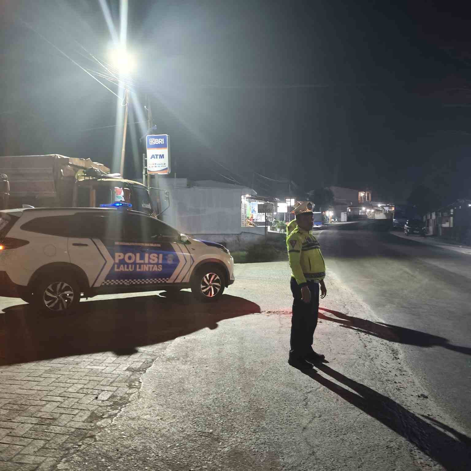 Satlantas Polres Batu Bara Lakukan Patroli Blue Light di SPBU Sumber Padi dan Jalinsum Lima Puluh – Kegiatan Aman Lancar