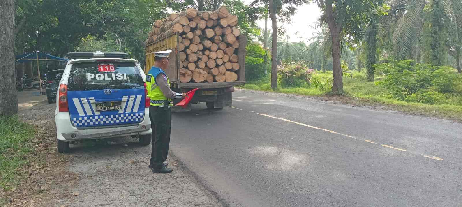 Satlantas KARIB Polres Batu Bara Lakukan Patroli SPBU di Jalinsum Sei Bejangkar – Kegiatan Aman Lancar   
