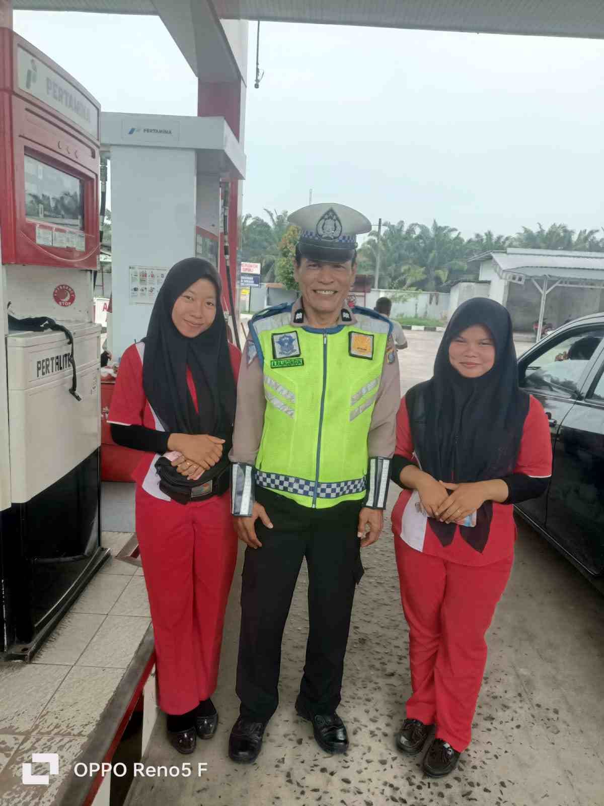 Satlantas Polres Batu Bara Lakukan Patroli Jalinsum dan Kibas Bendera Merah di Pos Lantas Sei Bejangkar – Kegiatan Aman Lancar   