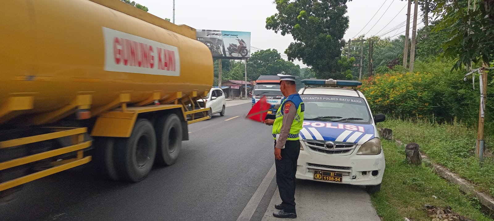 Sat Lantas Polres Batu Bara Laksanakan Patroli Jalinsum dan Kibas Bendera di Wilayah Pos Lantas Sei Bejangkar   