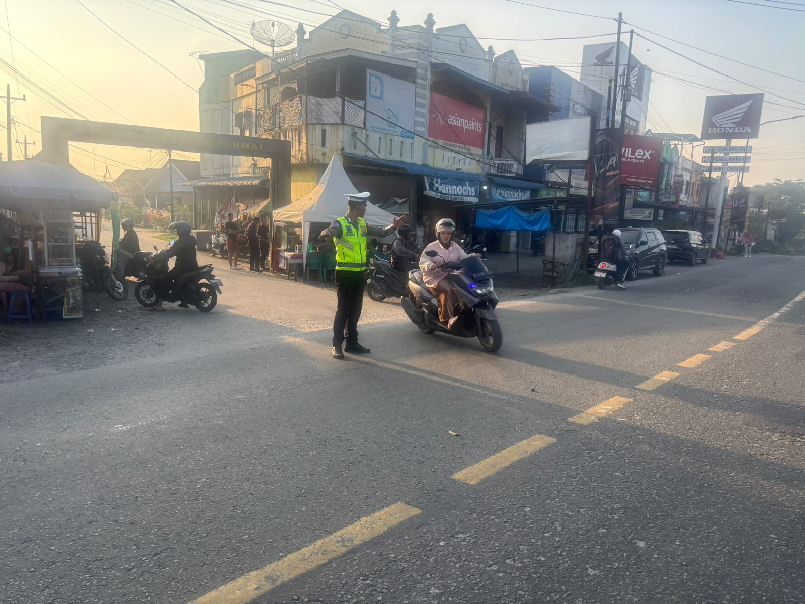 Sat Lantas Polres Batu Bara Gelar Pengaturan Lalu Lintas Pagi di Simpang Perumnas 50