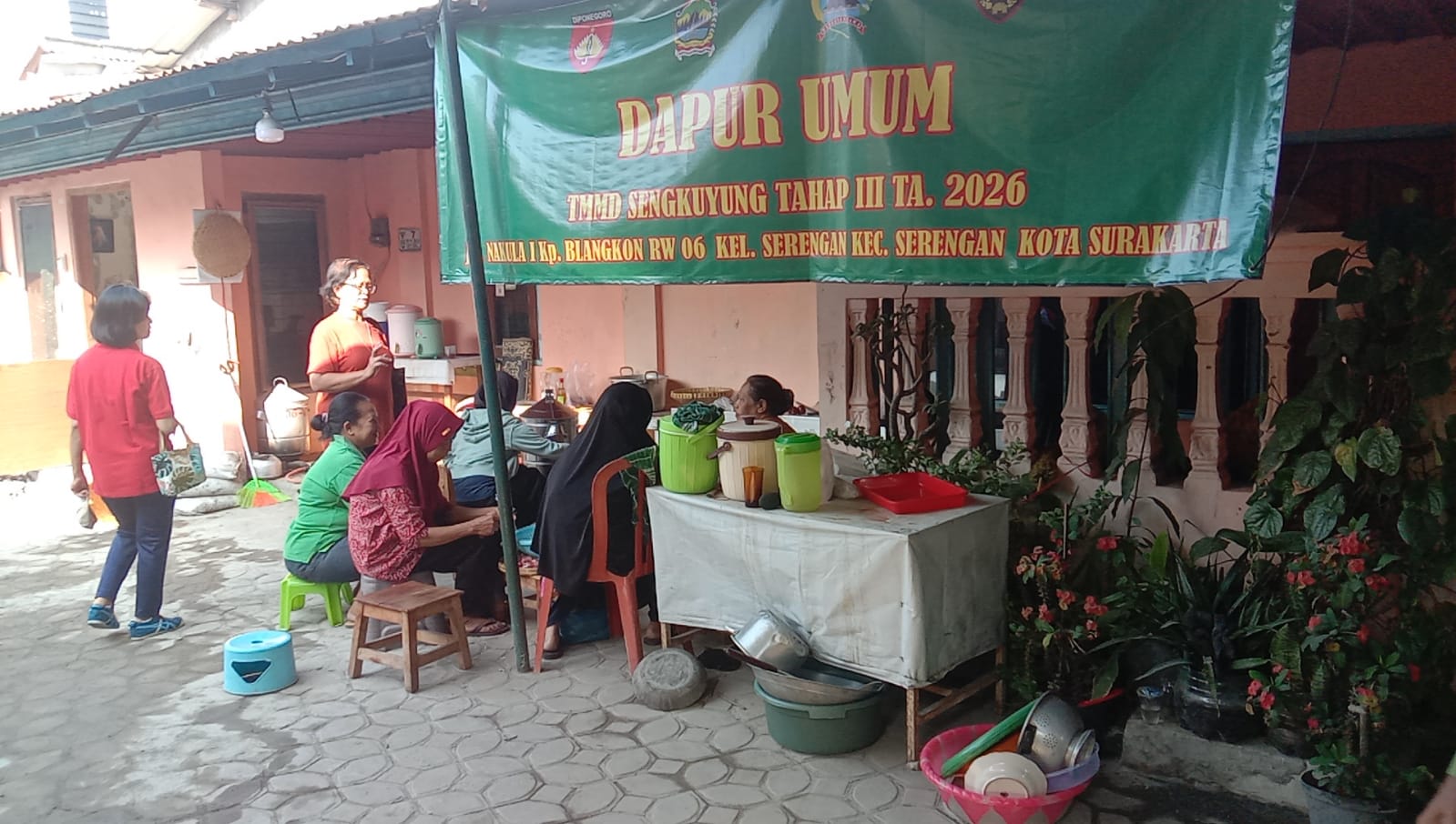 Tak Sekadar Kerja Bangun Saluran Air, Satgas TMMD, Ormas & Warga Hadirkan Semangat Kekeluargaan Dengan Sarapan Pagi Serta Makan Siang   