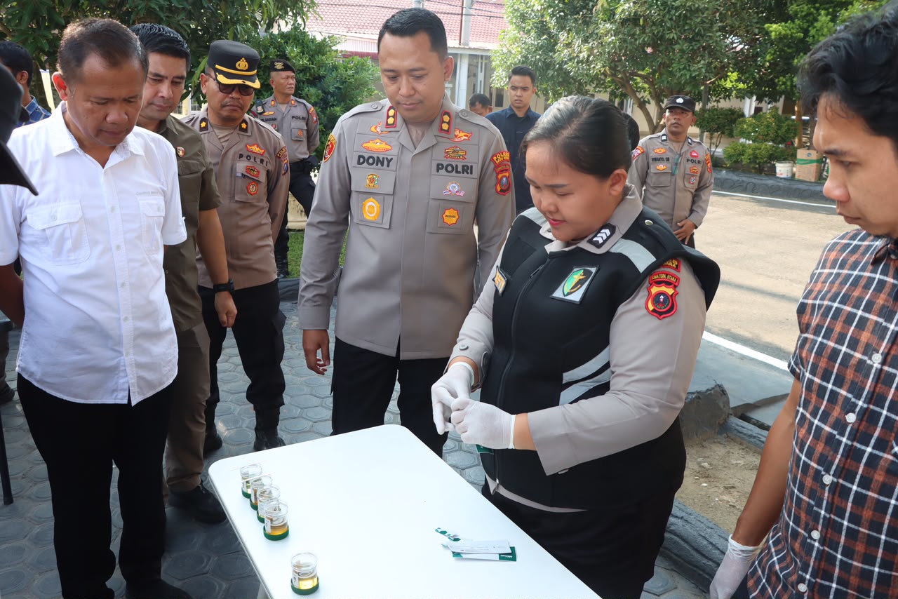 Polres Batu Bara Gelar Gaktibplin dan Tes Urine, 73 Personel Dinyatakan Negatif Narkoba   