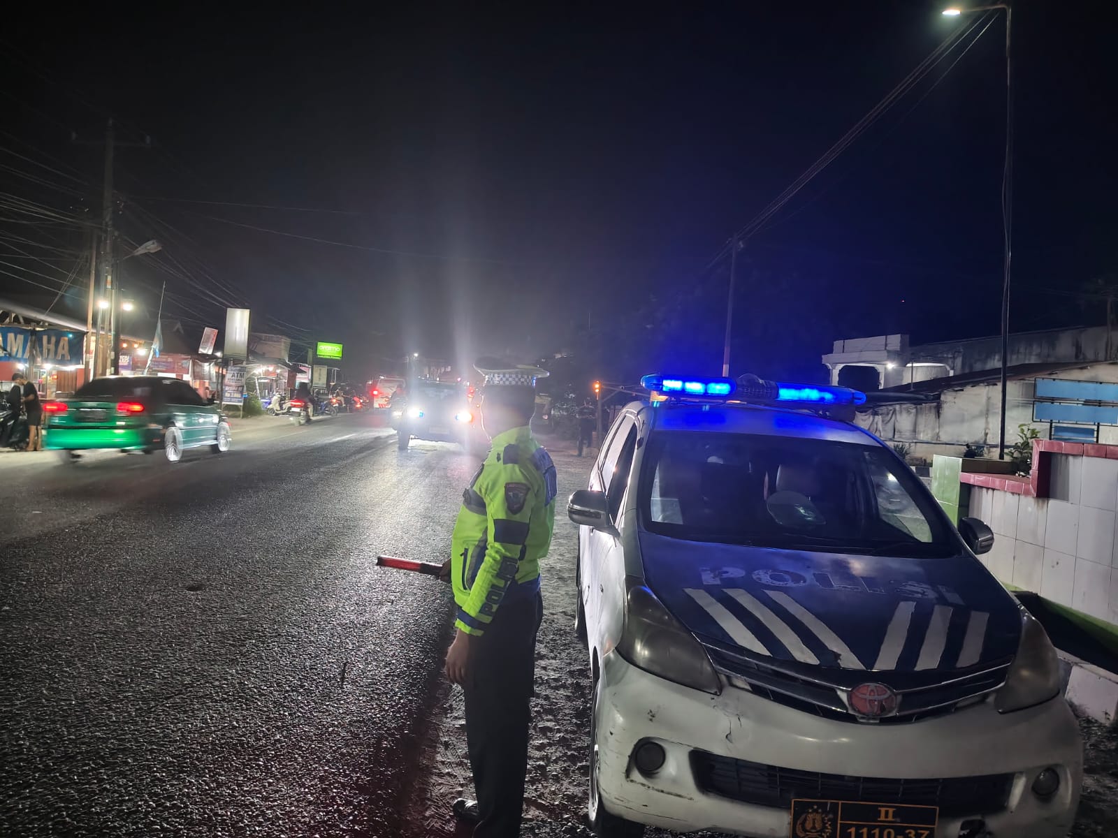Pos Lantas Indrapura Gelar Patroli Blue Light dan Awasi SPBU Pare-Pare   