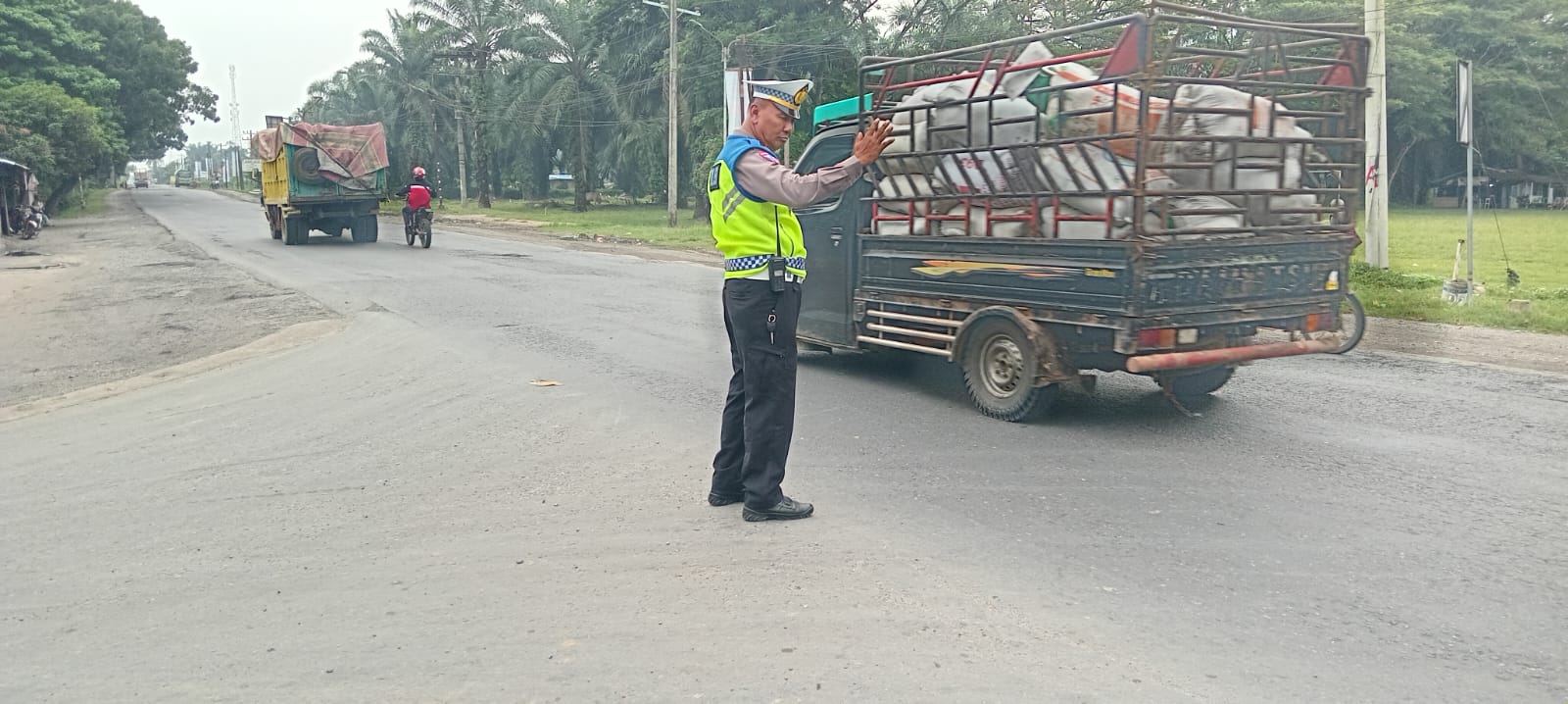 Terkendali dan Aman, Arus Lalu Lintas Simpang Pos Lantas Sei Bejangkar Berjalan Lancar   