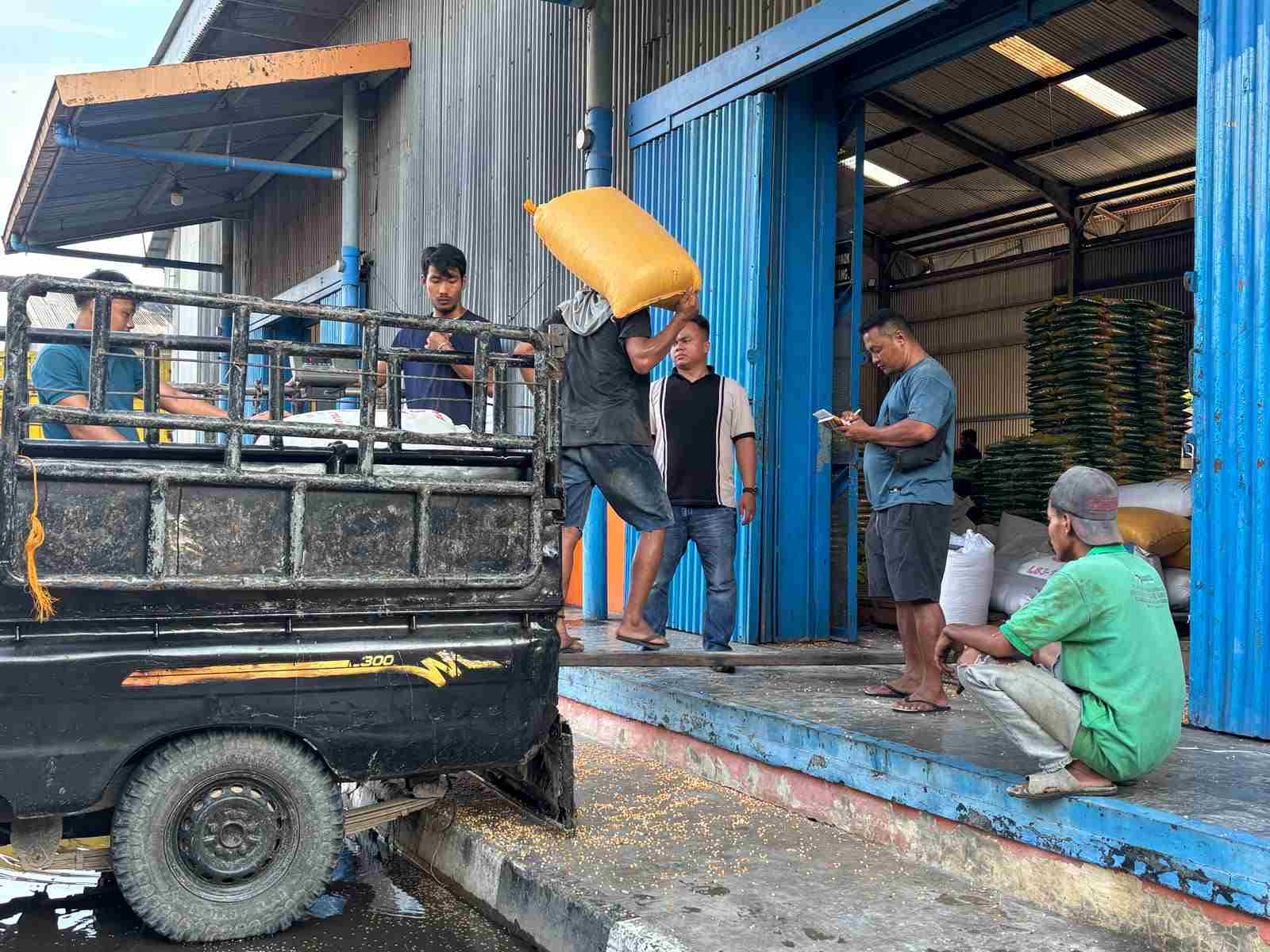 Total Capai 293,910 Ton, Polres Batu Bara Pastikan Hasil Panen Petani Tersalurkan   