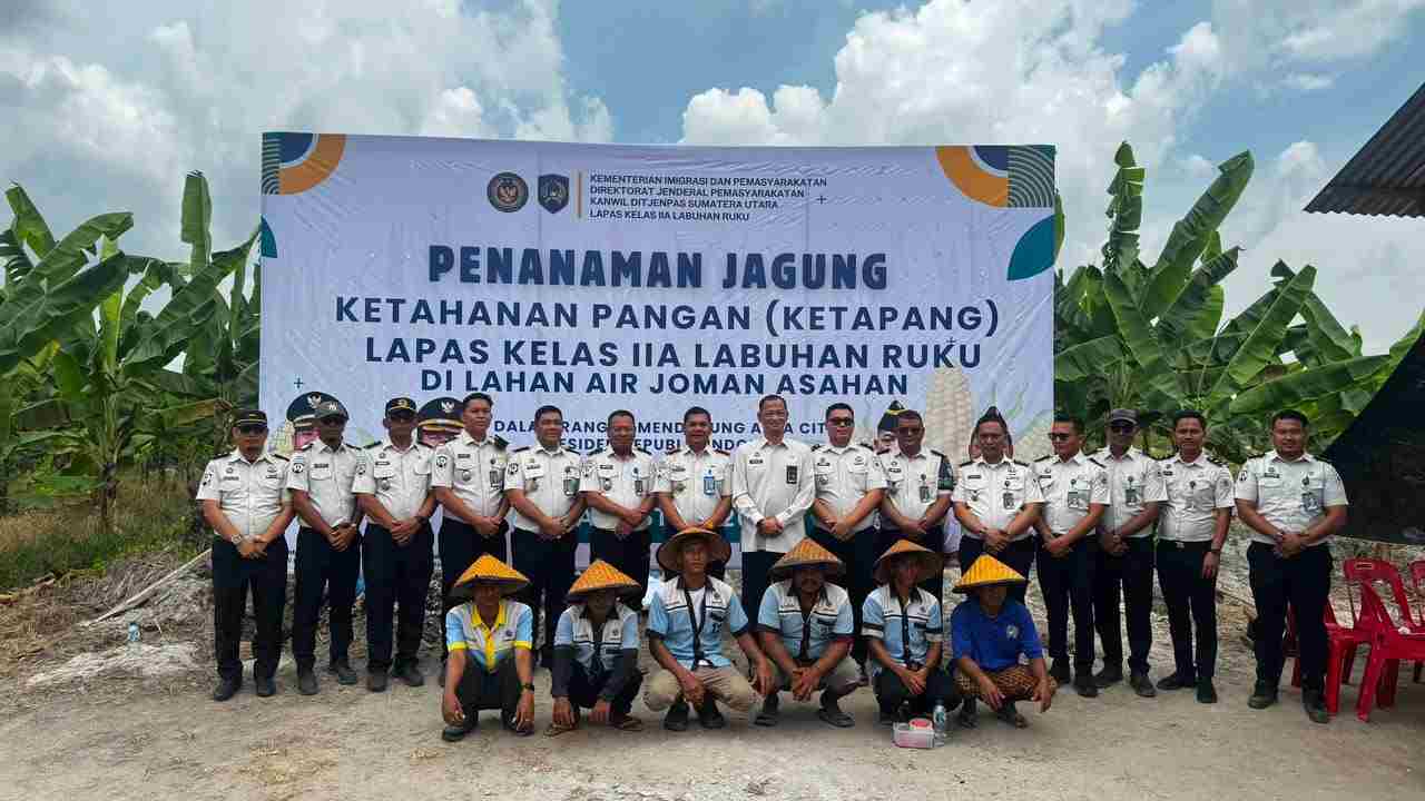 USAI PANEN PERDANA, LAPAS LABUHAN RUKU KEMBALI TANAM JAGUNG BERSAMA KAKANWIL DITJENPAS SUMATERA UTARA DAN WAKIL BUPATI BATU BARA
