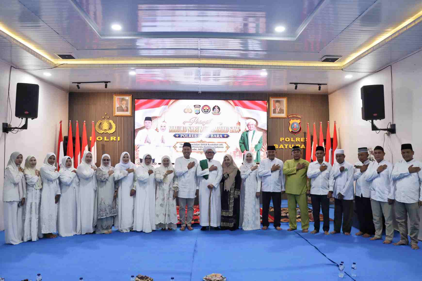 Polres Batu Bara Gelar Peringatan Maulid Nabi Muhammad SAW 1448 H, Kapolres Berikan Santunan kepada Anak Yatim dan Santri