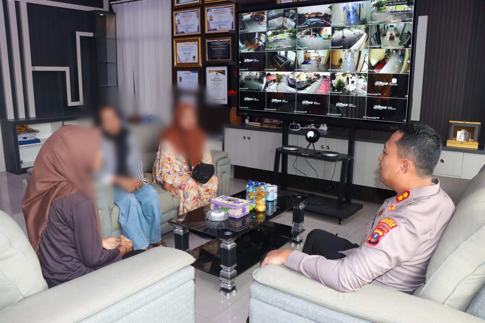Kapolres Batu Bara Berikan Trauma Healing dan Dukungan Pendidikan kepada Anak Korban Tindak Pidana Asusila