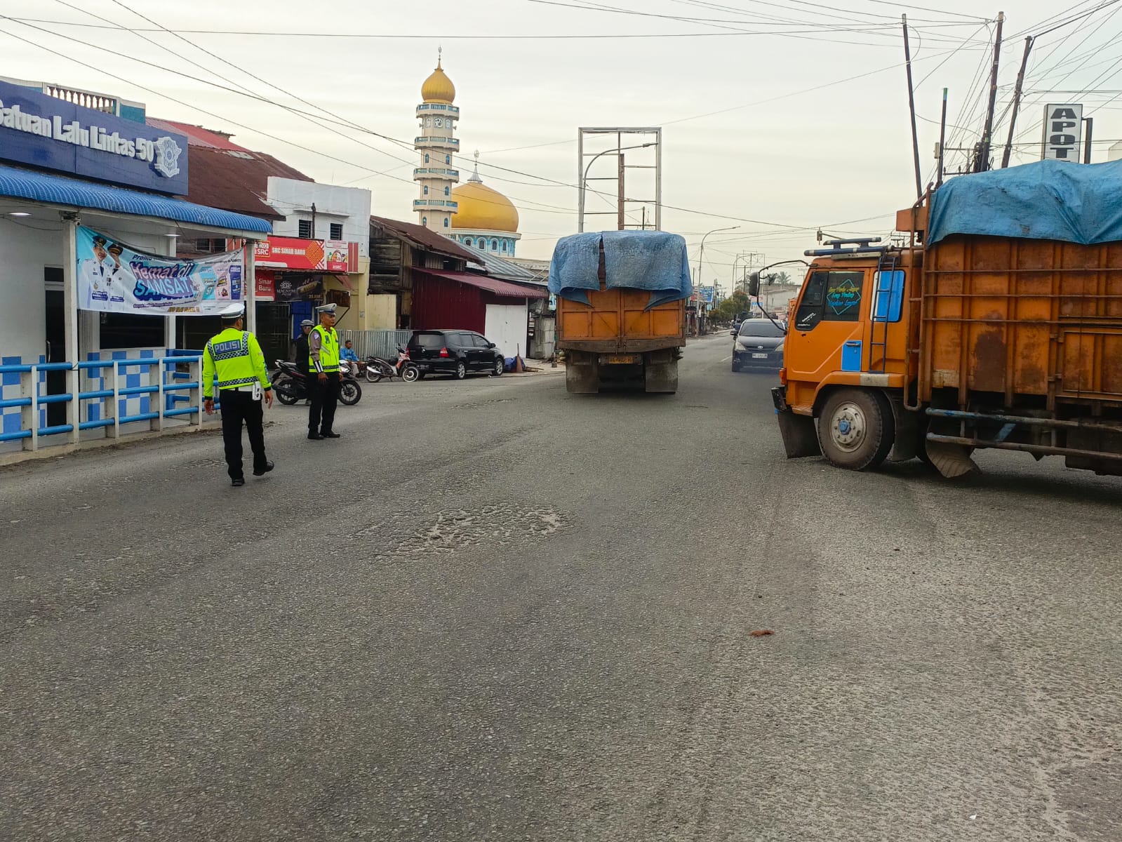Sat Lantas Polres Batu Bara Laksanakan Pengaturan Lalu Lintas Pagi di Pos Lima Puluh   