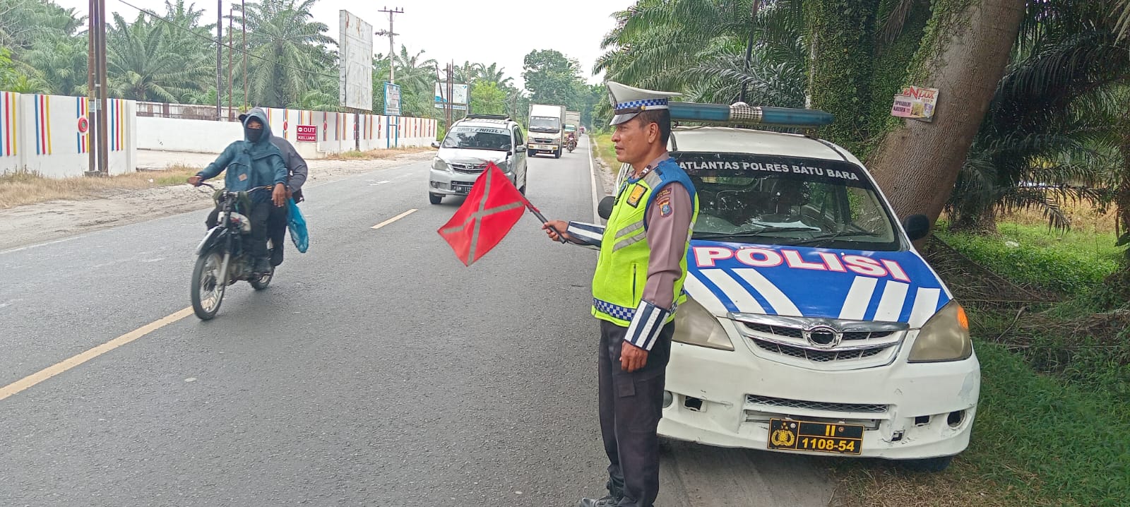 Pastikan Keselamatan Sore, Kapos Lantas Pimpin Langsung Patroli di Jalinsum Sei Bejangkar   