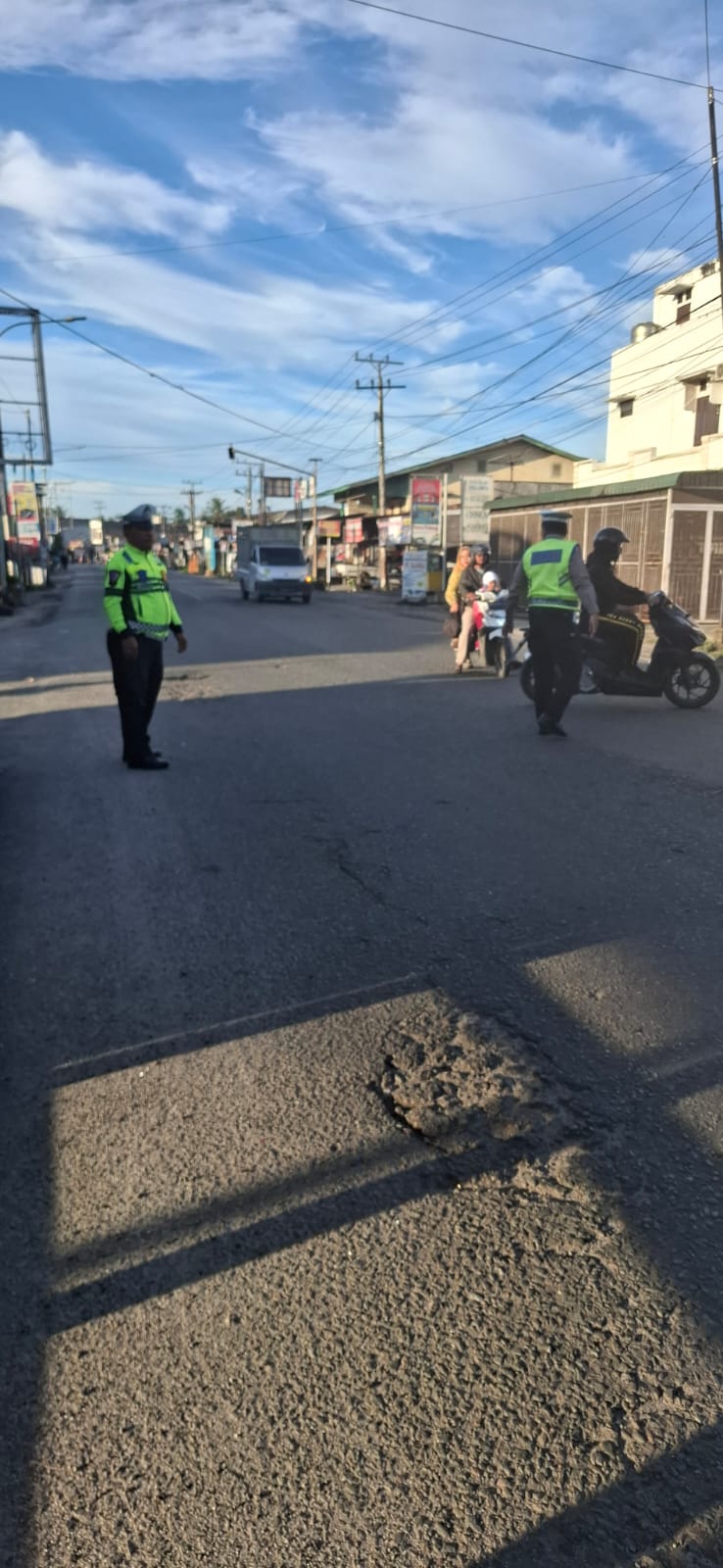 Sat Lantas Polres Batu Bara Laksanakan Pengaturan Lalu Lintas Pagi di Pos Lantas