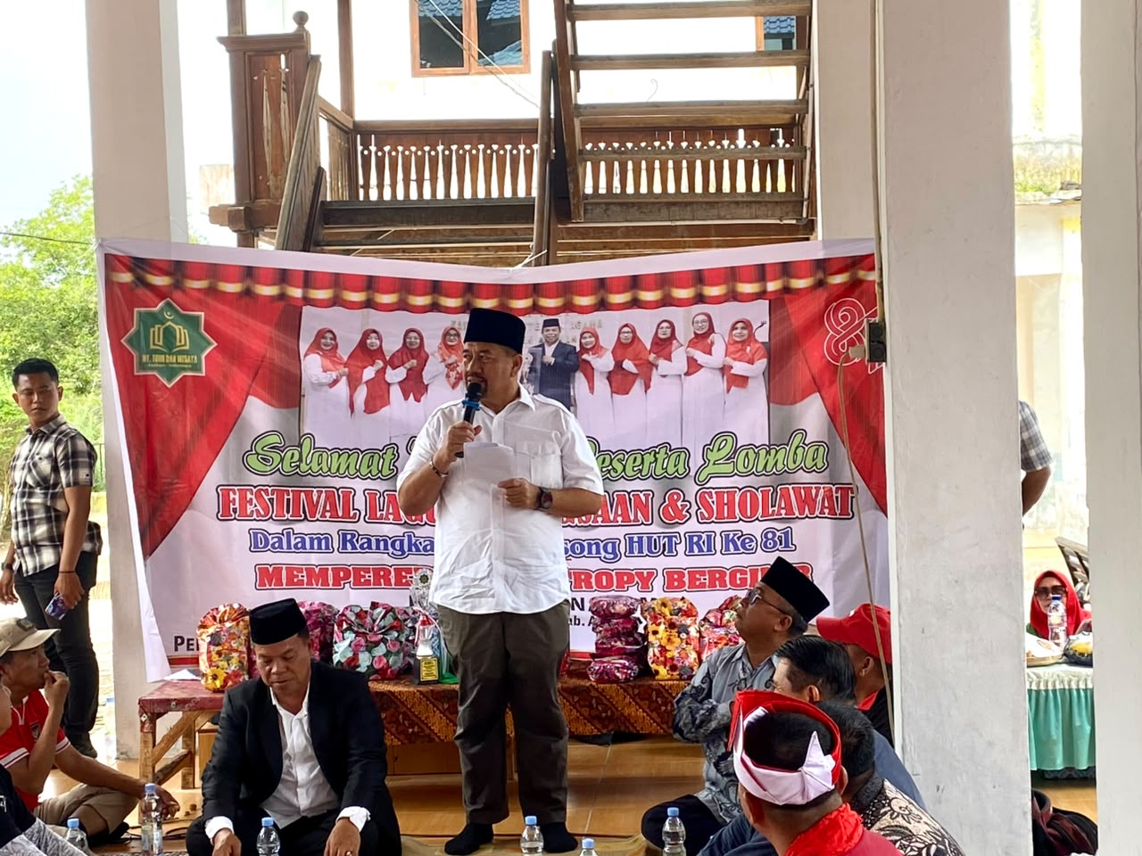 Penyerahan Hadiah Lomba Lagu Kebangsaan Dan Shalawat Digelar Di Pantai Sejarah Perupuk