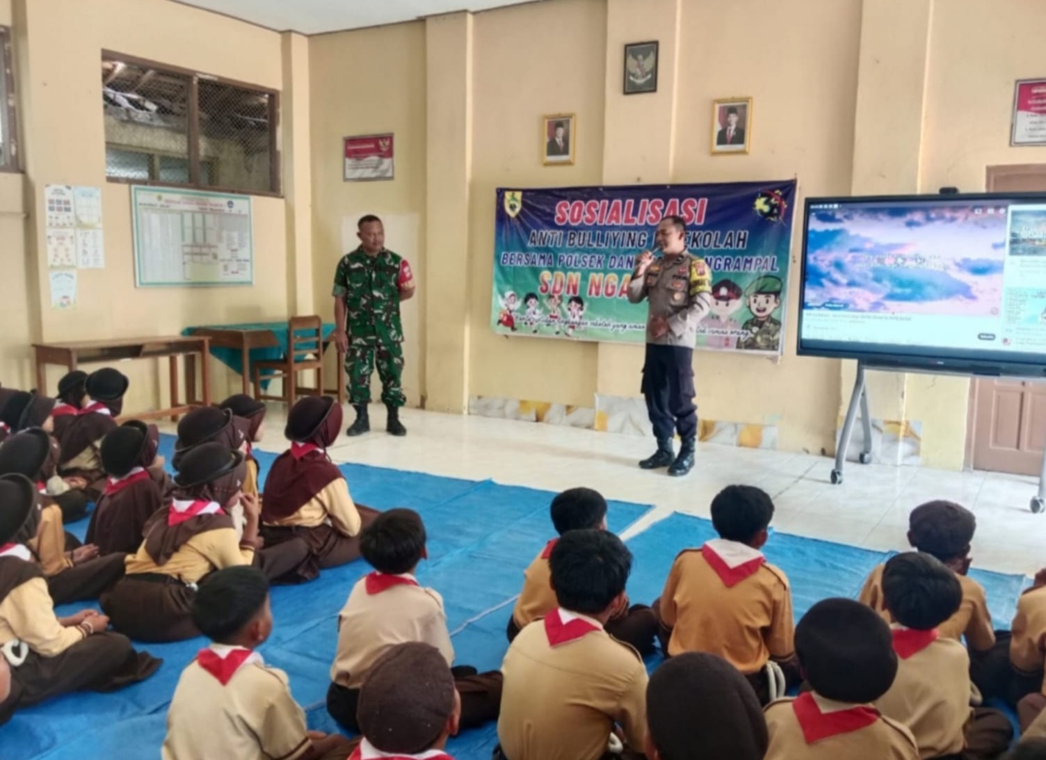 Cegah Bullying di Sekolah, Babinsa dan Bhabinkamtibmas Bekali 75 Siswa SDN Ngarum 1   