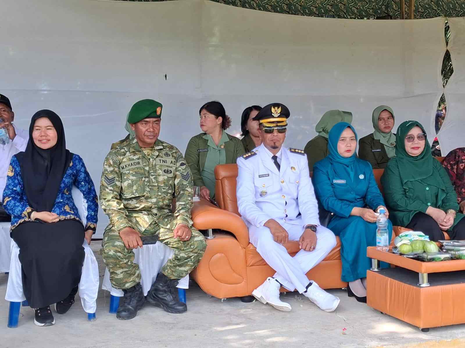 Camat Datuk Tanah Datar Pimpin Upacara HUT RI Ke-81, Diikuti Siswa Dan Forkopimda