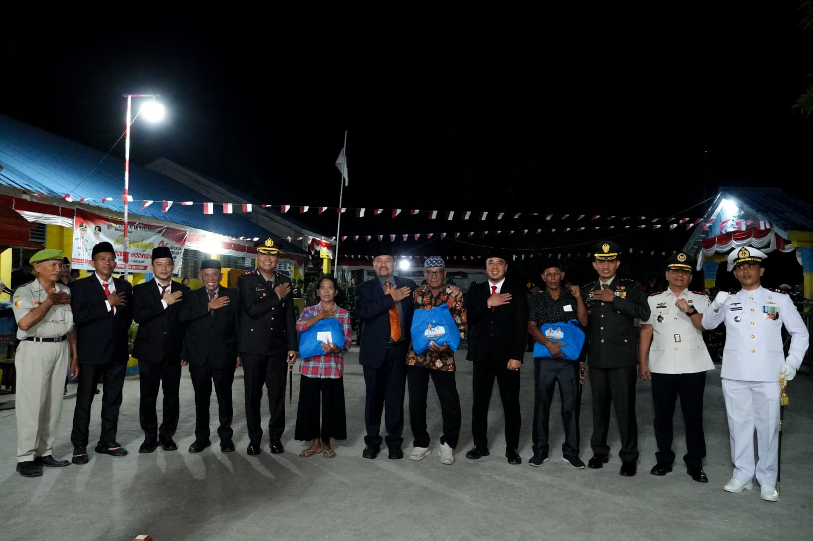 Bupati Batu Bara Hadiri Upacara Malam Taptu dan Pimpin Ziarah ke Makam Pejuang   