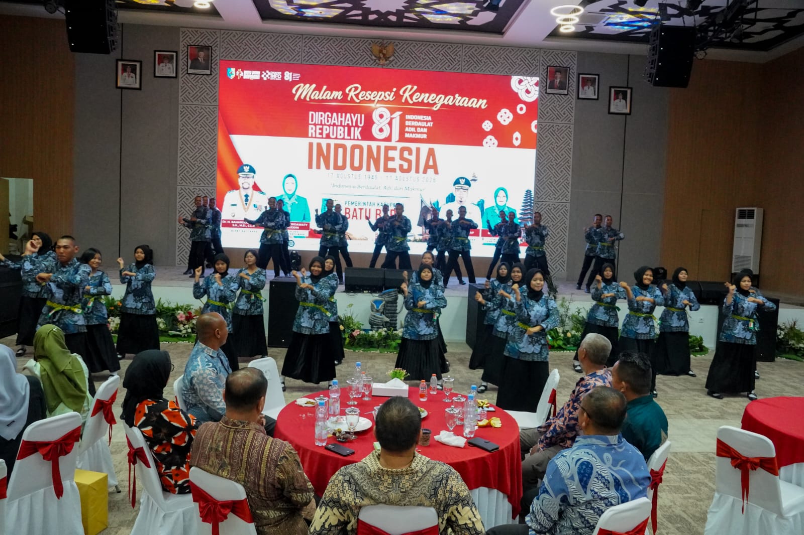 Bupati Batu Bara Apresiasi Paskibraka pada Malam Resepsi Kenegaraan HUT ke-81 RI   