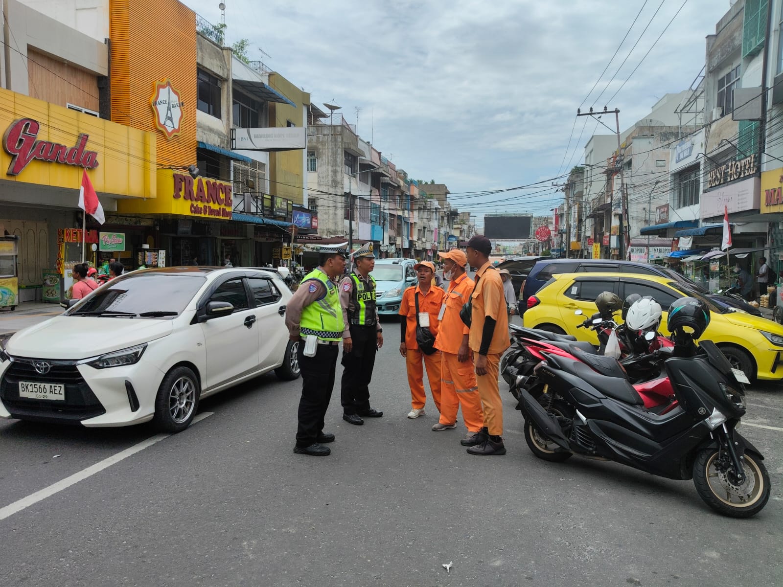 Sat Lantas Polres Pematangsiantar Himbau Juru Parkir Agar Tidak Mengganggu Arus Lalu Lintas   