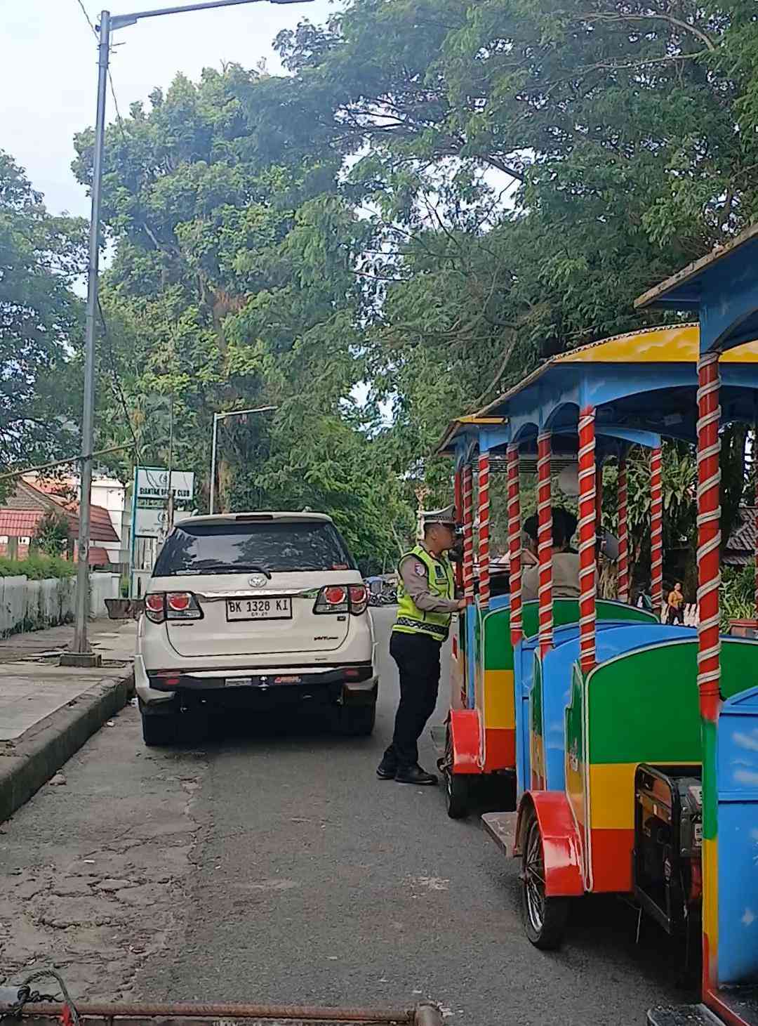 Sat Lantas Polres Pematangsiantar Himbau dan Tegur Pengguna Odong-odong di Pusat Kota   