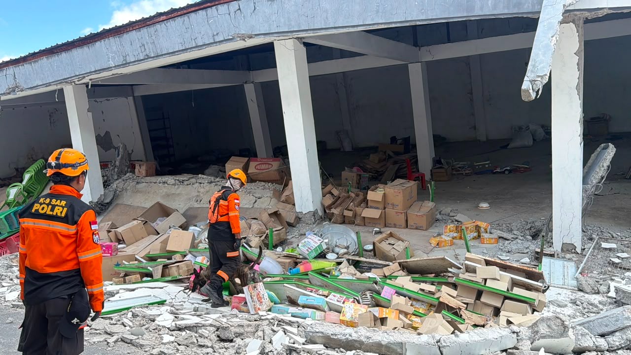 K-9 SAR Polri Perkuat Operasi Kemanusiaan Pascagempa NTT