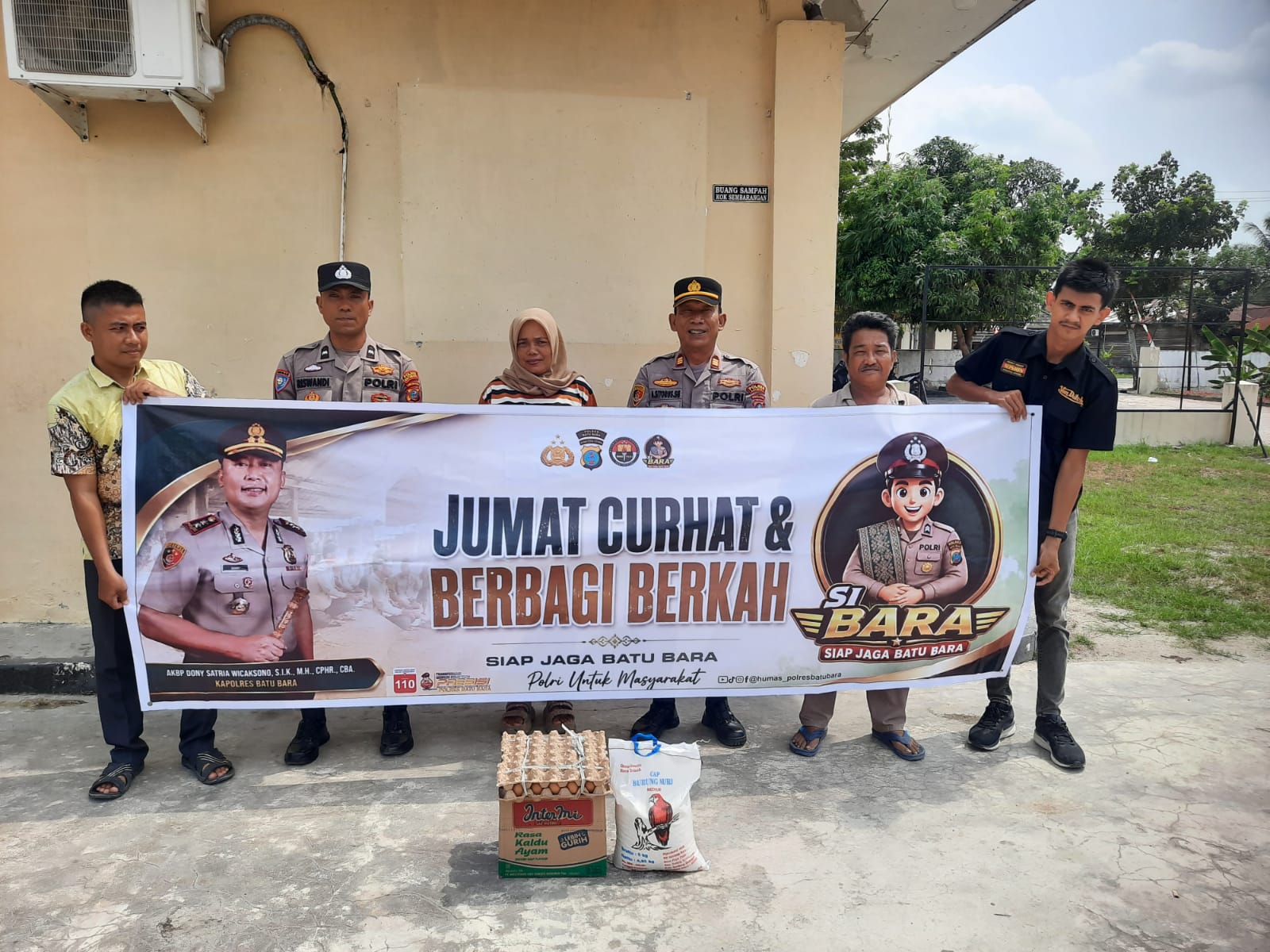 Kapolsek Talawi Gelar Jumat Berkah, Sembako Diserahkan kepada Kaum Dhuafa   