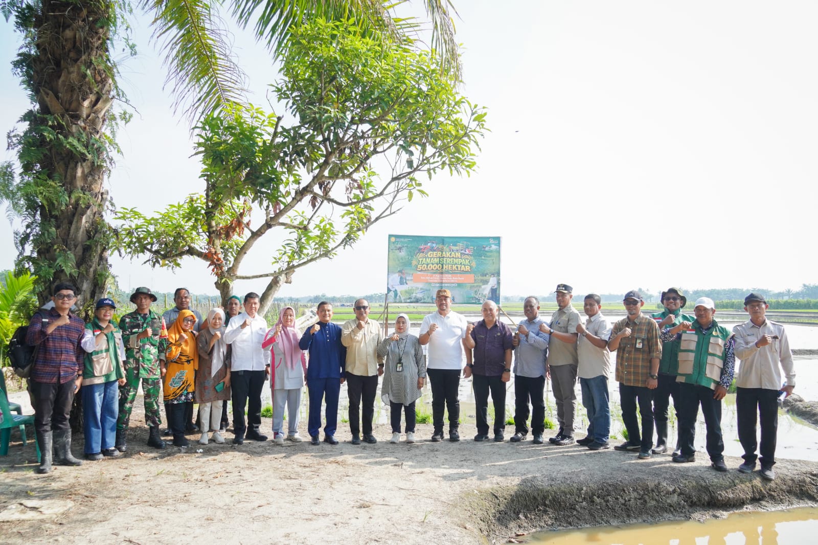 Ikuti Gerakan Tanam Serempak 50.000 Hektare, Bupati Baharuddin Dorong Produktivitas dan Kesejahteraan Petani