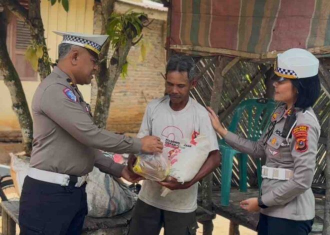 Sat Lantas Polres Batu Bara Gelar Jumat Berkah: Patroli Lalu Lintas & Berbagi Sembako ke Warga Sumber Padi   