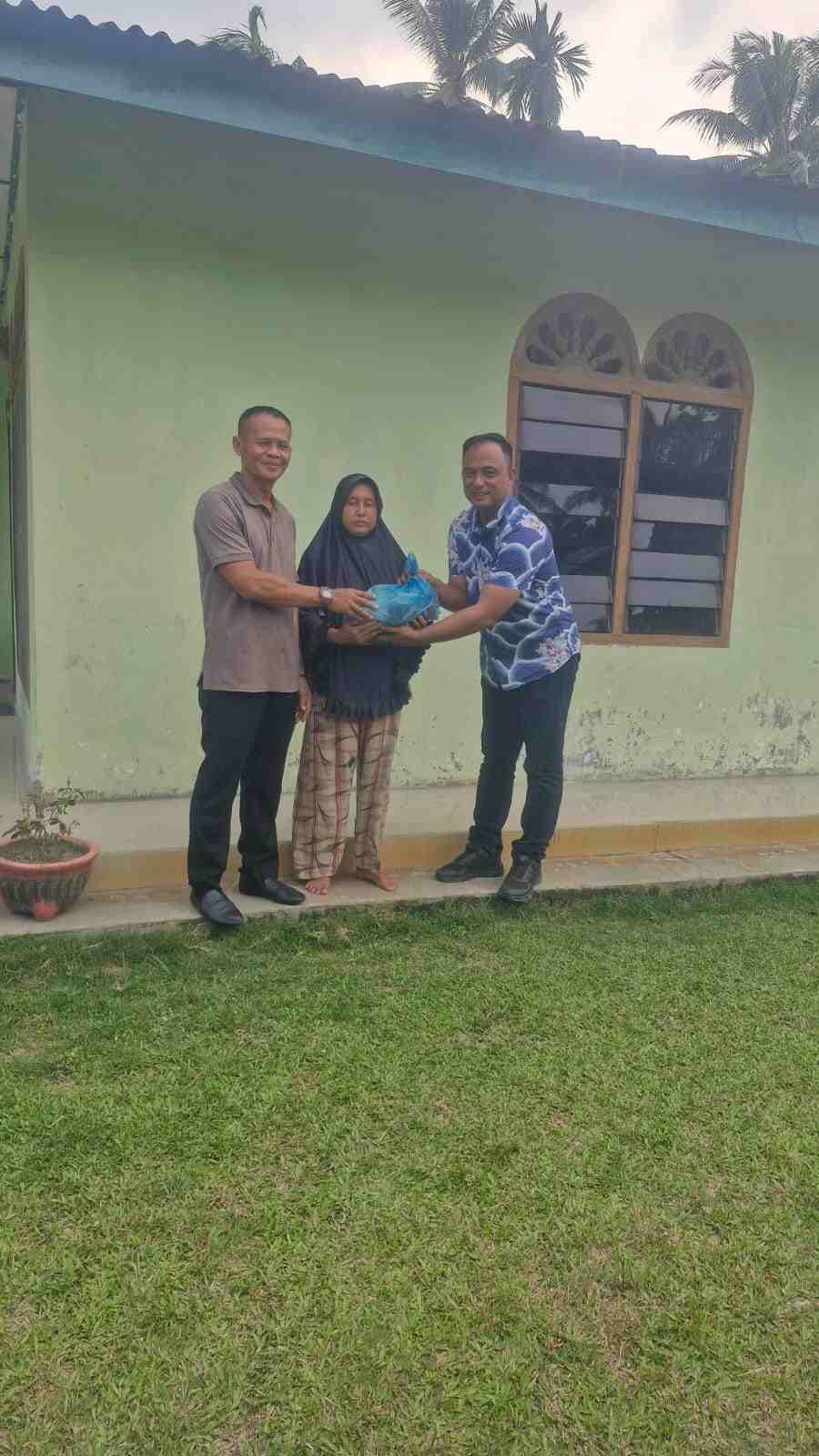 Sat Intelkam Polres Batu Bara Gelar Jumat Curhat & Berbagi Berkah di Desa Pulau Sejuk