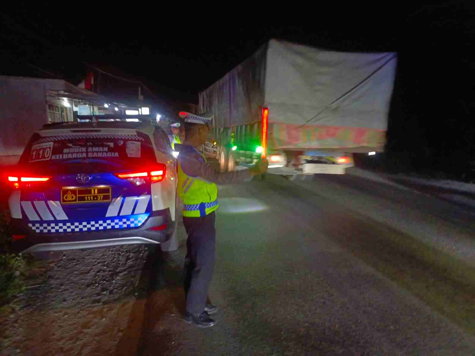 Pastikan Keamanan Malam Hari, Sat Lantas Batu Bara Laksanakan Patroli Blue Light   
