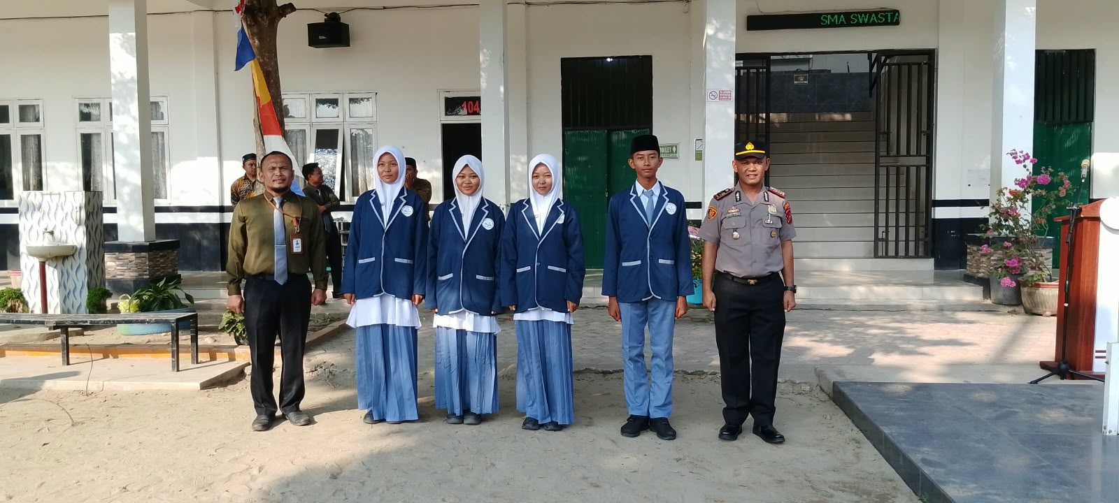 Police Go To School: Kapolsek Air Putih Beri Pembinaan Hukum, Lalu Lintas & Bahaya Narkoba di SMA Al Izza   