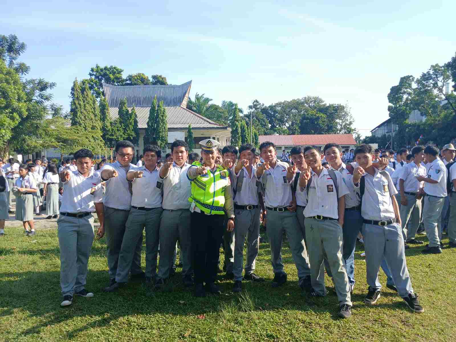 Police Goes To School Serentak di Pematangsiantar, Kapolres: Belajar Sungguh-Sungguh, Tolak Narkoba & Jangan Bullying   