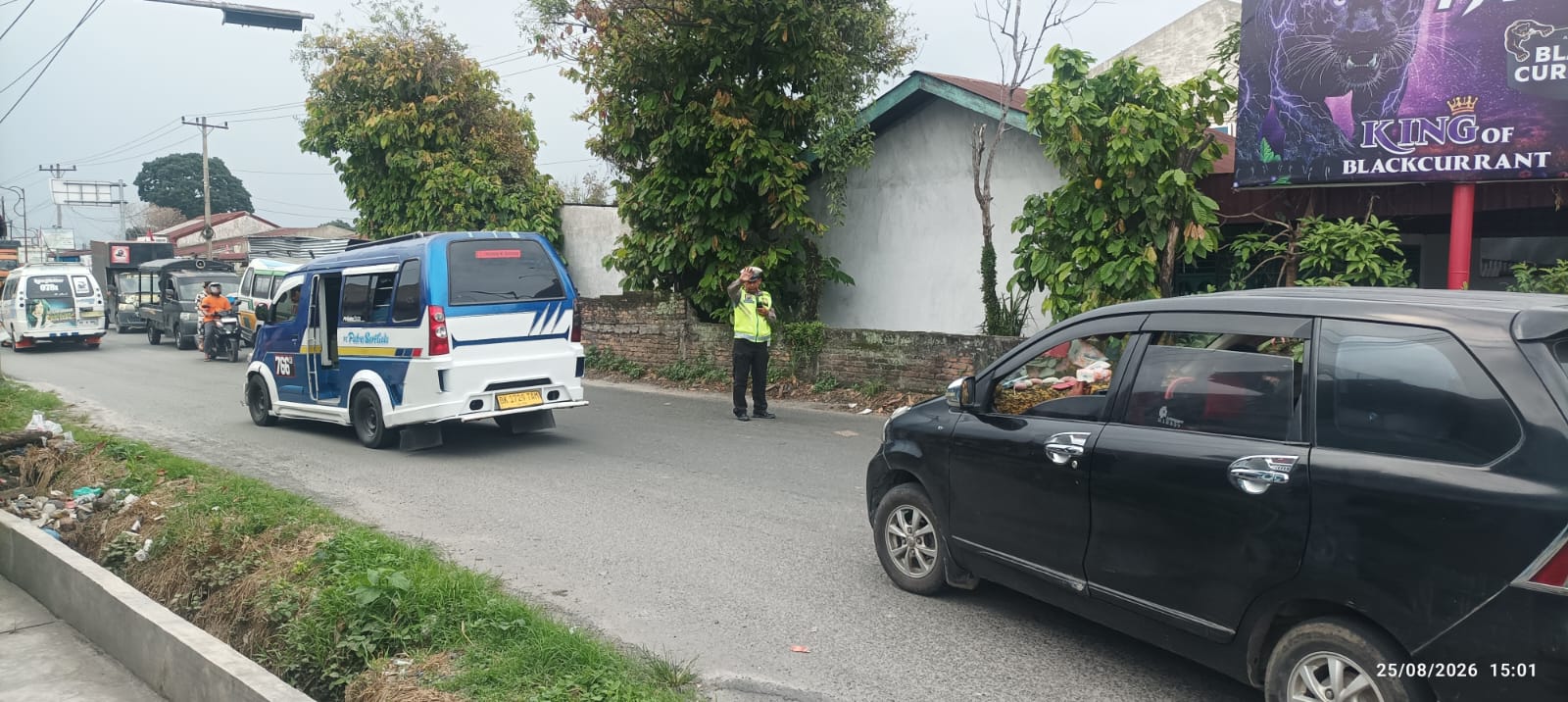 Sat Lantas Pematangsiantar Atur Lalu Lintas di Jalan Parapat Simpang Dua, Arus Tetap Lancar dan Aman