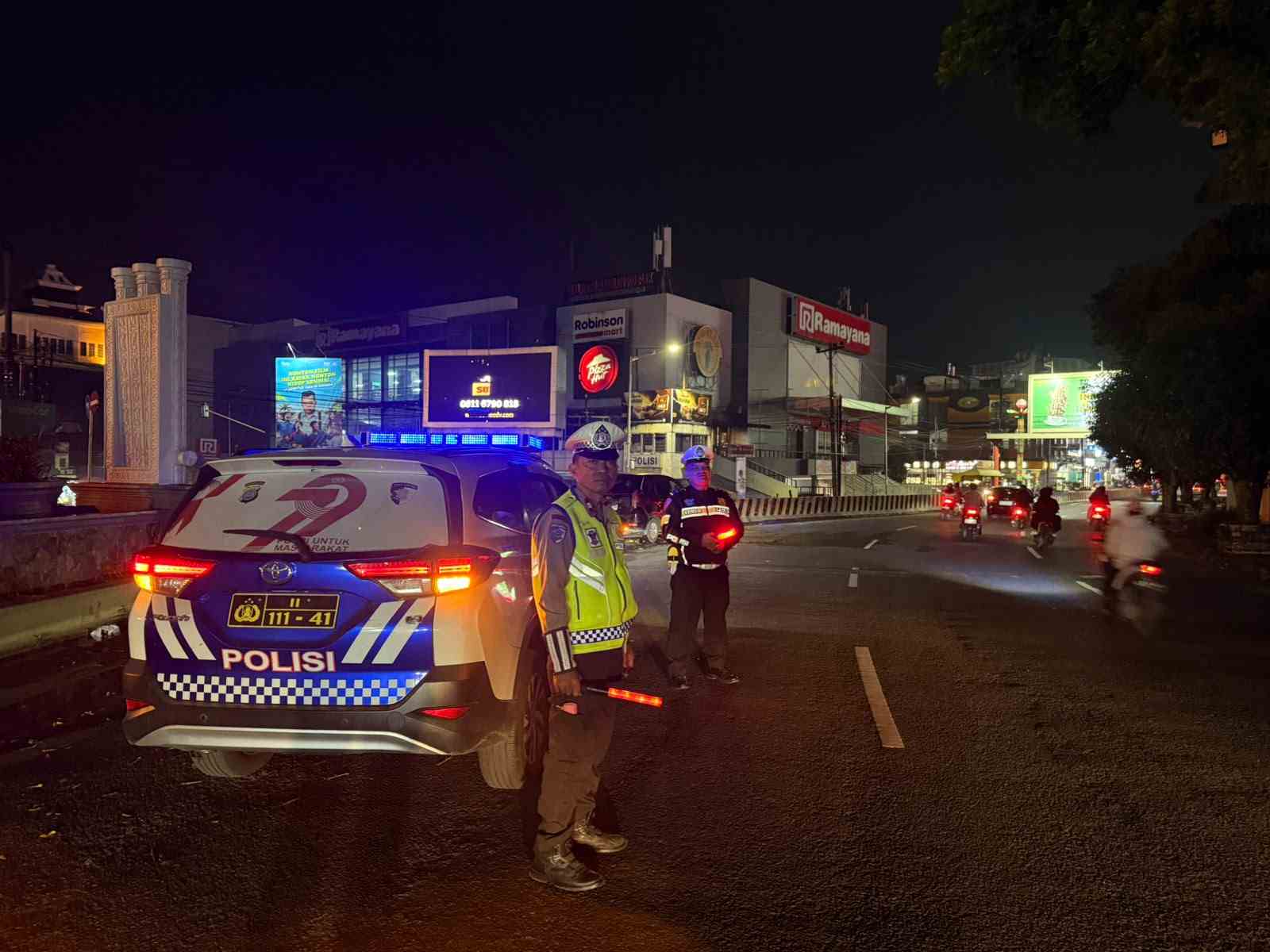 Patroli Blue Light Malam di Jalan Sutomo–Pattimura, Sat Lantas Pematangsiantar Jaga Kamseltibcarlantas Inti Kota   